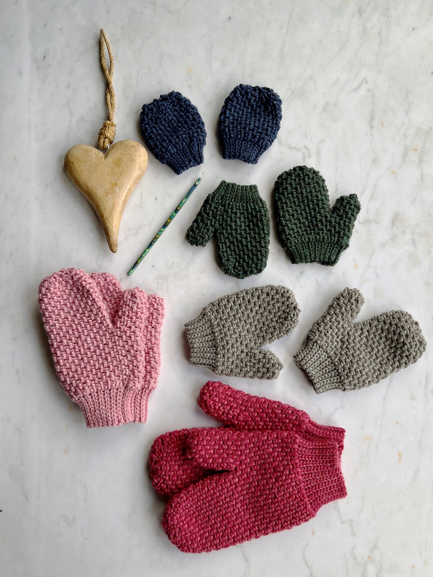 CROCHET PATTERN & VIDEO/ Herringbone Moss Stitch Crochet Mittens / Textured Crochet Gloves / Baby to Adult Size Pdf Crochet Pattern